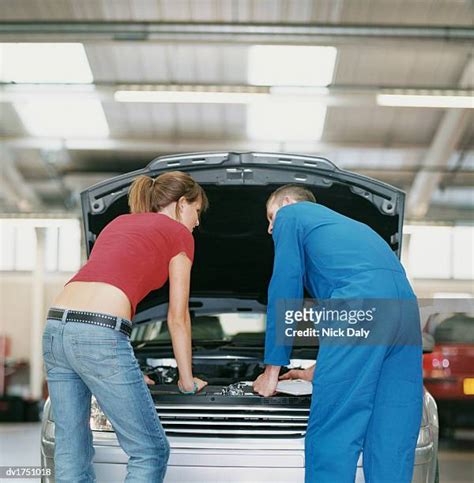 237 Woman Bending Over Rear View Stock Photos。